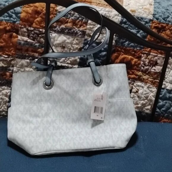 Michael Kors Womens Bags Michael Kors Jet Set Tote - Picture 2 of 5